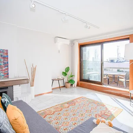 Liiiving In | Sea & River View Lägenhet *