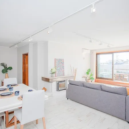 Liiiving In | Sea & River View