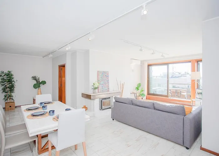 Liiiving In | Sea & River View