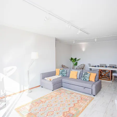 Liiiving In | Sea & River View