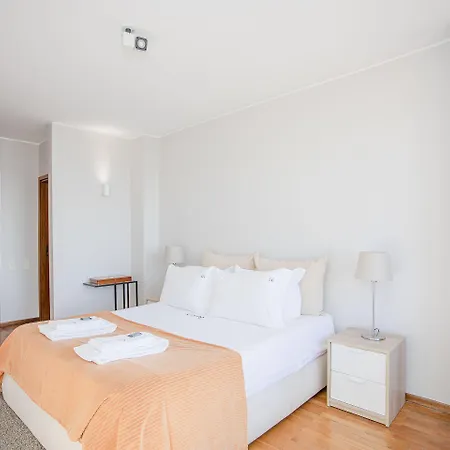 Liiiving In Porto | Sea & River View Apartment