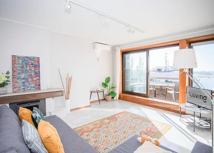 Liiiving In | Sea & River View Apartman *