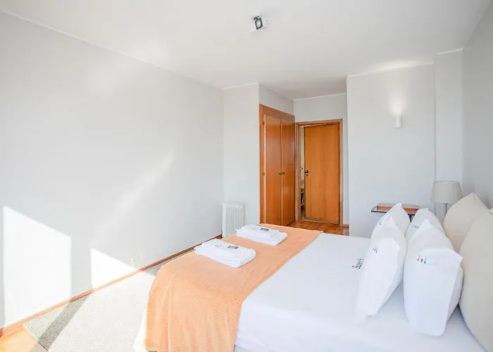 Liiiving In | Sea & River View Appartement Porto