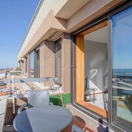 Liiiving In Porto | Sea & River View Apartment