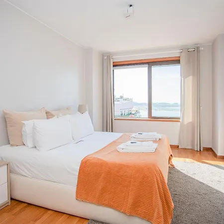 Liiiving In | Sea & River View Appartement