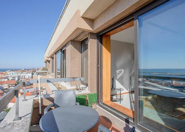 Liiiving In Porto | Sea & River View Apartment
